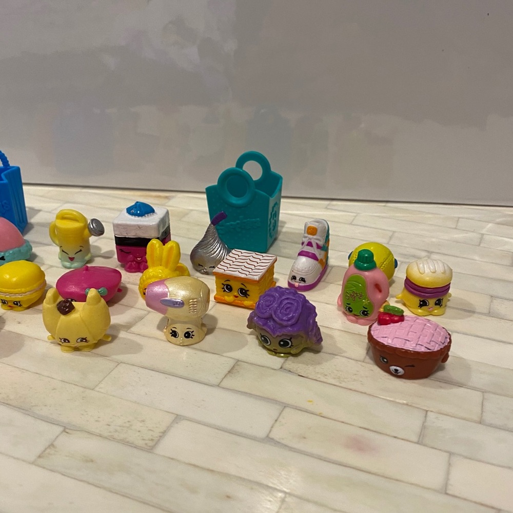Shopkins 24 Pack - Picture 2 of 3